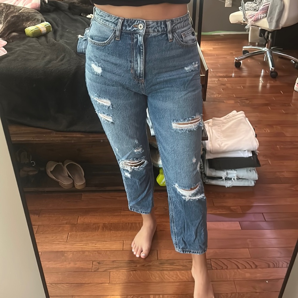 KanCan Medium Wash Distressed Cropped Jeans